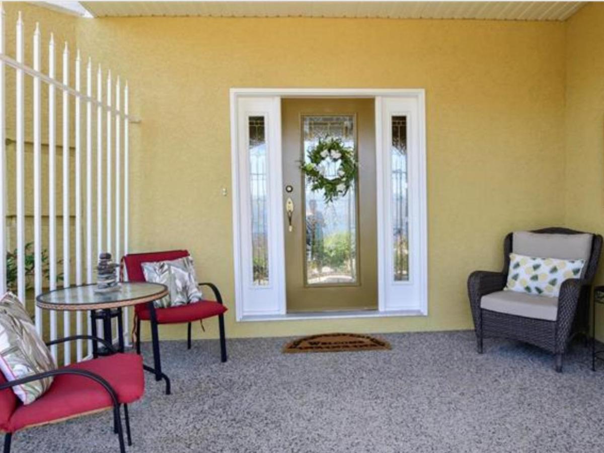 Lake View Yellow House By Winary Resort 웨스트 켈로나 외부 사진